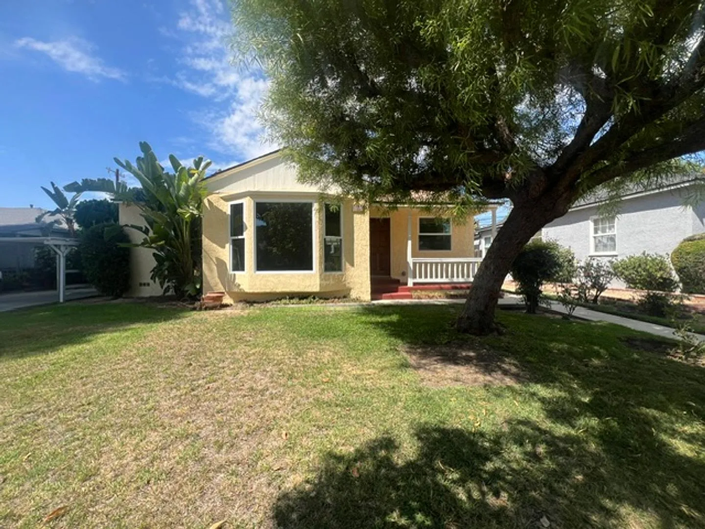 Completely Renovated 2 Bedroom, 1 Bathroom Lake Balboa Home! Ready for Move-In! — Photo 2