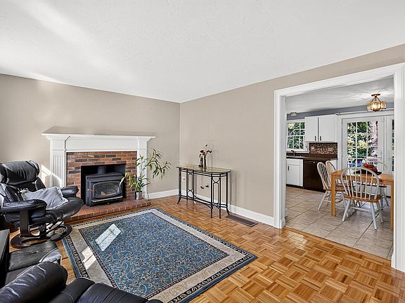 4th image of 126 Old Colony Drive