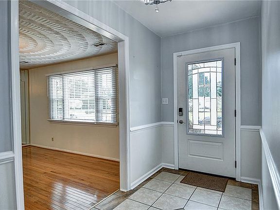3rd image of 2412 Pine Tree Way