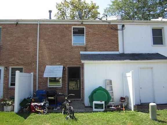 2nd image of 22 N Meadow Hills Ln