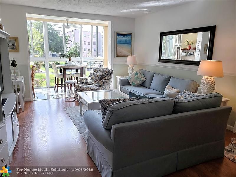 1st image of 2841 Somerset Dr APT 210