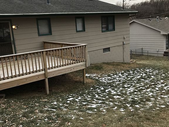 3rd image of 4915 Lorraine Ave
