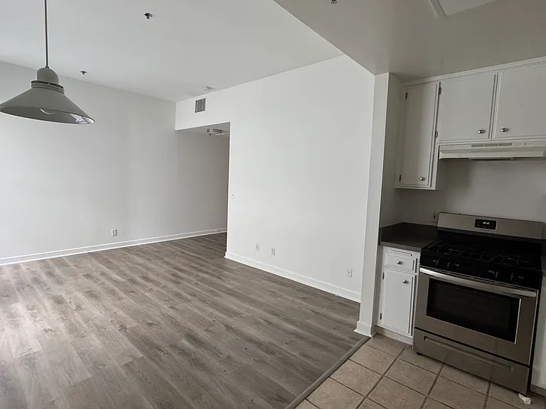 14 N Fair Oaks Ave #300 — Photo 3