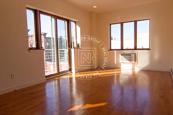 Rented by Nolita Group | media 30