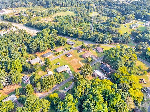 3rd image of 44432 Richardson Rd