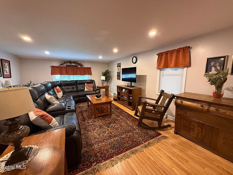 4th image of 6 Homer Avenue