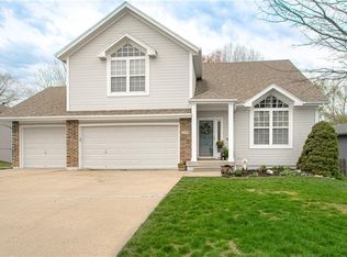 5604 NE Scenic Dr, Lees Summit, MO 64064