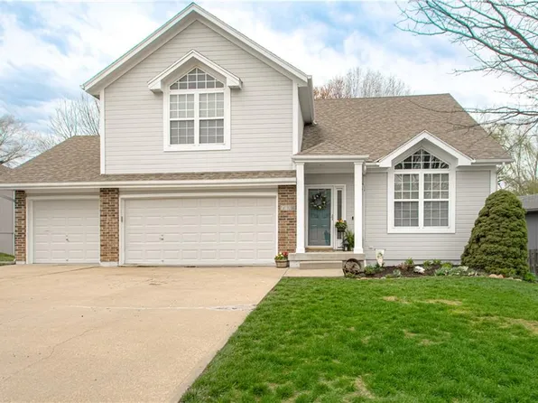 5604 NE Scenic Dr, Lees Summit, MO 64064