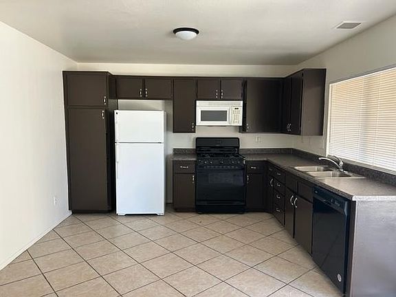 5th image of 3656 Lakeshore Ln