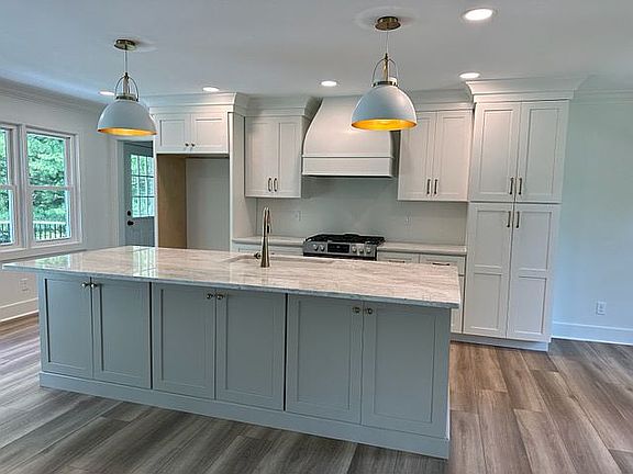 5th image of 325 Garland Dr