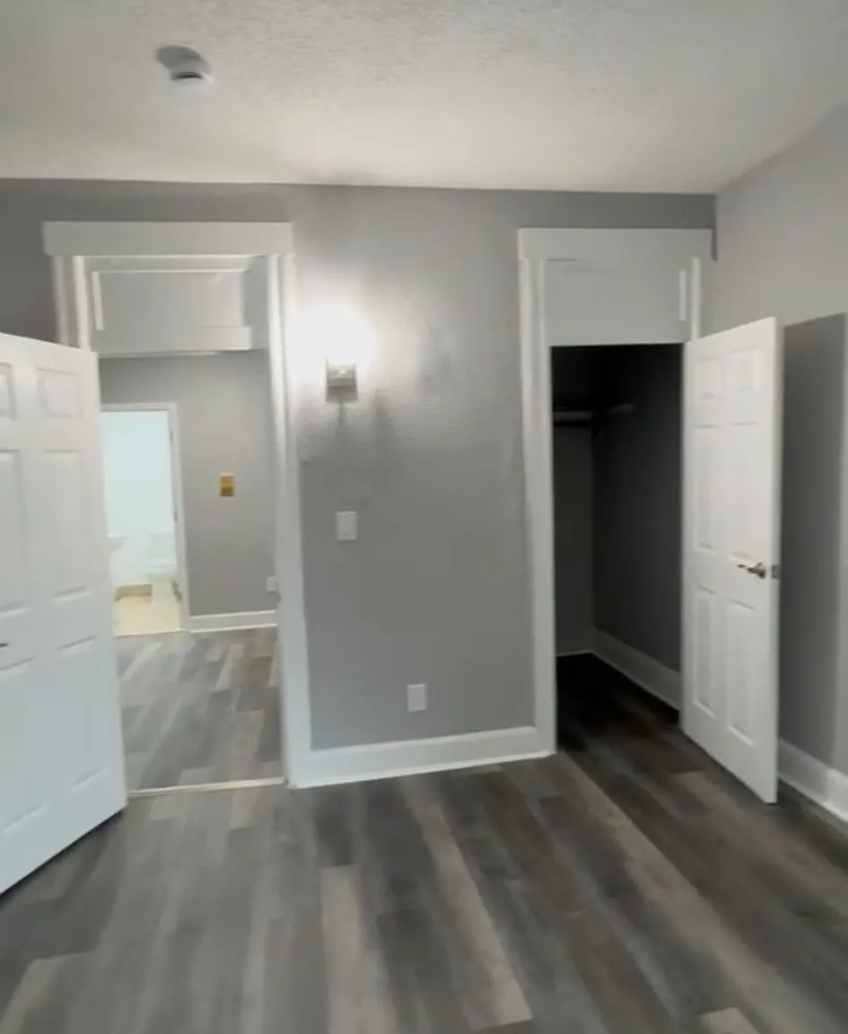 3 bed, 650 sqft, $1,900 — Photo 2