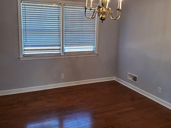 5th image of 1825 E Sandhurst Dr