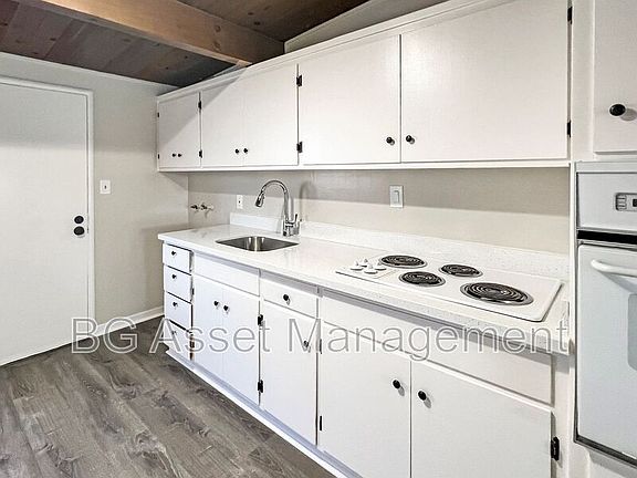 5th image of 1922 Dodson St