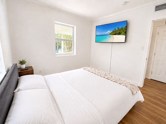5th image of 1413 SW 23rd Ave #2