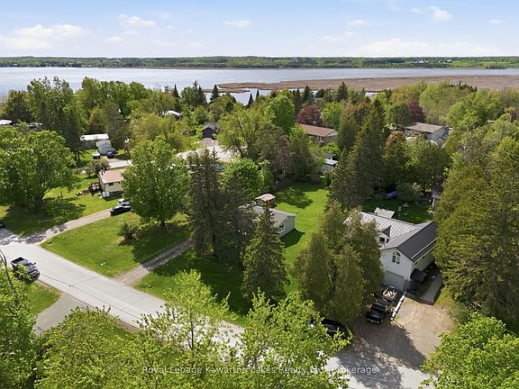 3rd image of 16 Marilyn Cres