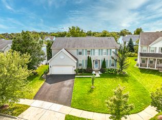 1620 S Falcon Dr, Libertyville, IL 60048