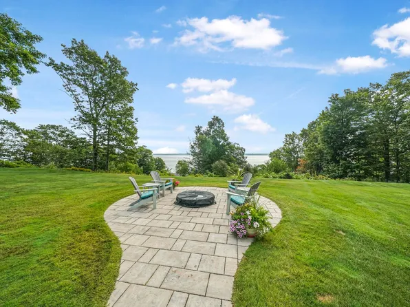 9546 Eastridge Dr, Traverse City, MI 49686