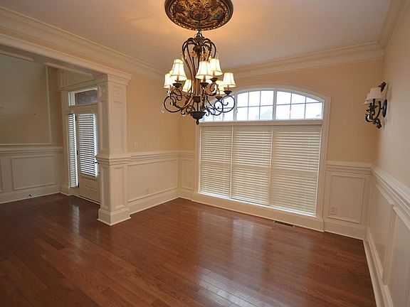 5th image of 132 Galway Ct