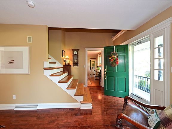 2nd image of 762 Greenlawn Ave