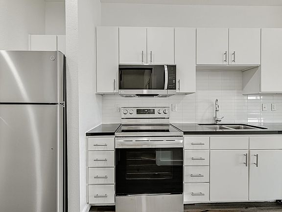 5th image of 1010 S Flores St #309