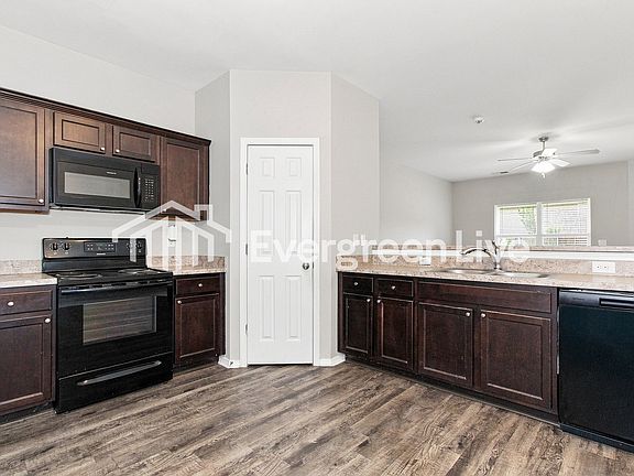 4th image of 504 Margaret Ln