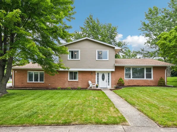7 Derbyshire Ct, Bolingbrook, IL 60440