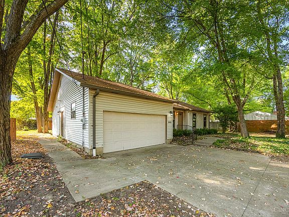 3rd image of 3665 Oakwood Dr