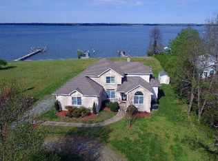 221 Clearview Ln, Dunnsville, VA 22454