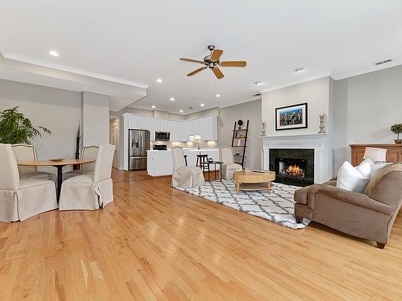 4th image of 2457 N Lincoln Ave APT 3
