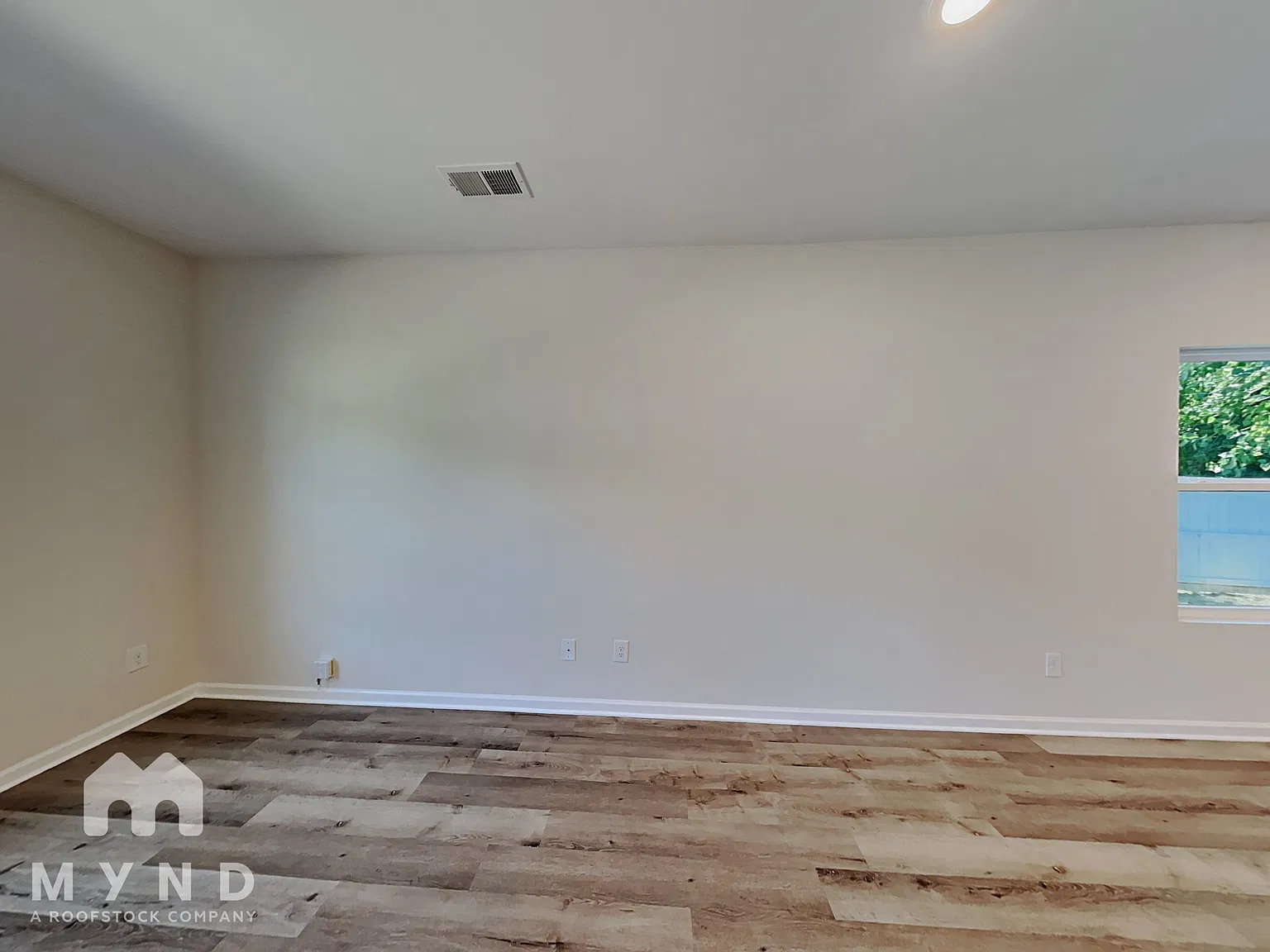 3 bed, 2.5 bath, 1346 sqft, $1,835 — Photo 3