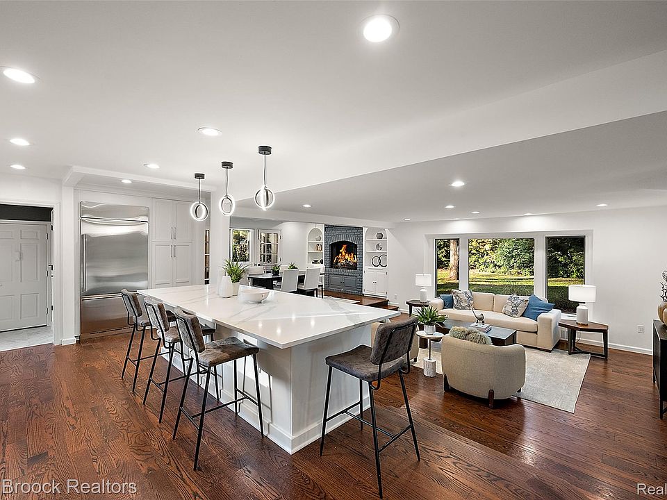 1257 Charrington Rd, photo 4