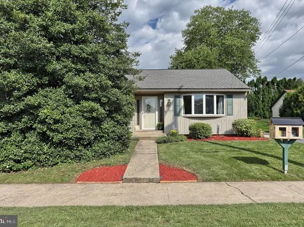 723 W Oak St, Palmyra, PA 17078