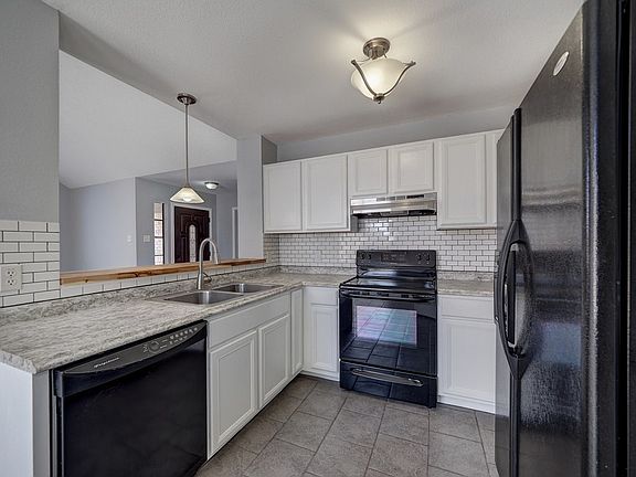 2nd image of 2954 Lakeview East Dr