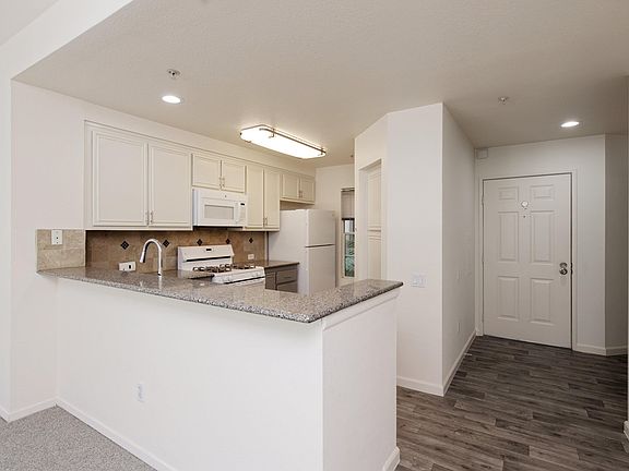4th image of 220 Caldecott Ln Unit 201
