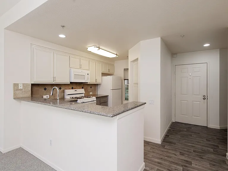 220 Caldecott Ln #201 — Photo 4