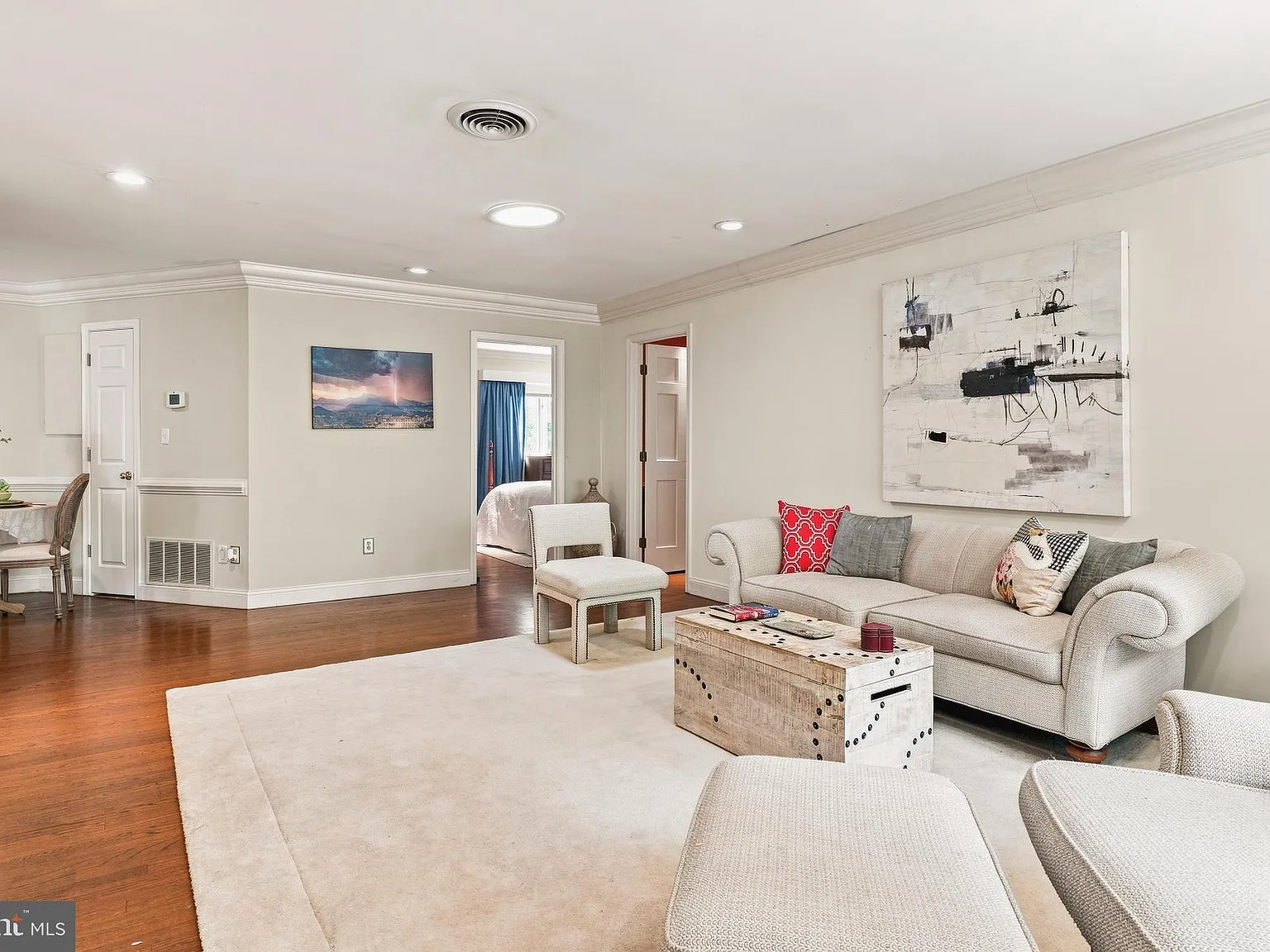 3 bed, 2.0 bath, 1600 sqft, $5,500 — Photo 4