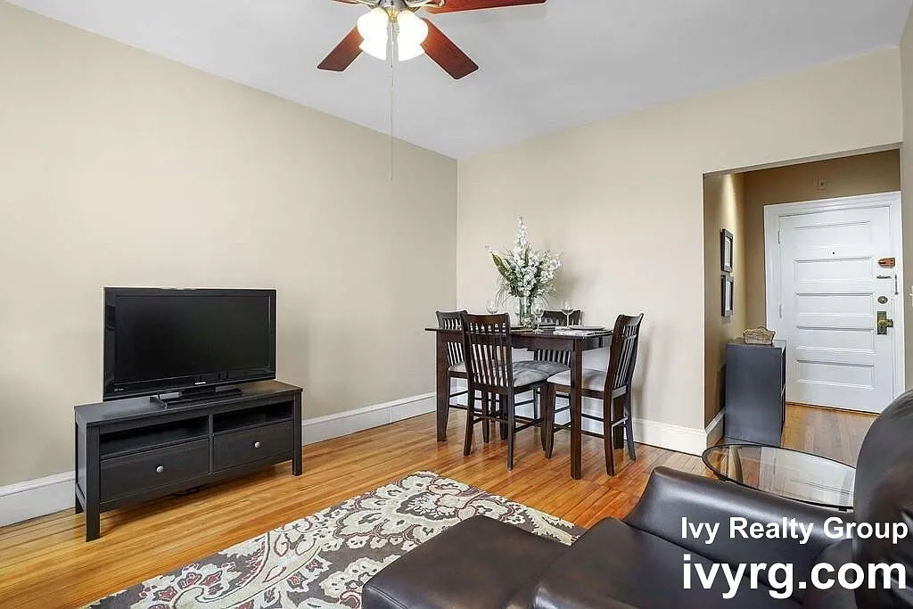 2 bed, 1.0 bath, 727 sqft, $3,600 — Photo 3