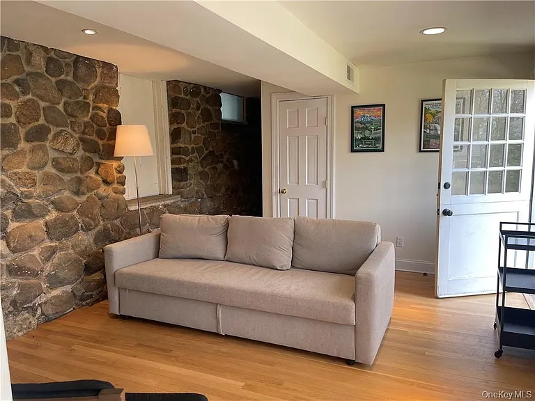 95 Rockland Rd — Photo 29