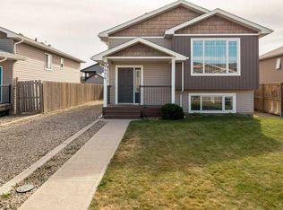 414 N 10a St, Lethbridge County, AB T0L1S0