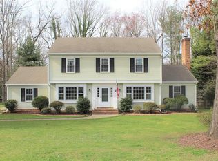 8200 Surreywood Dr, North Chesterfield, VA 23235