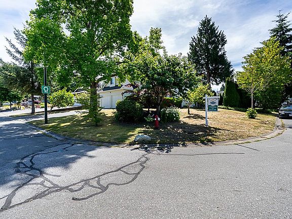 4th image of 12922 19a Ave