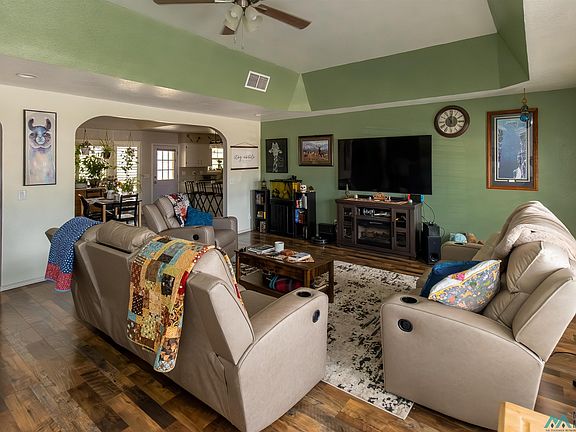 3rd image of 1505 W Ural Dr