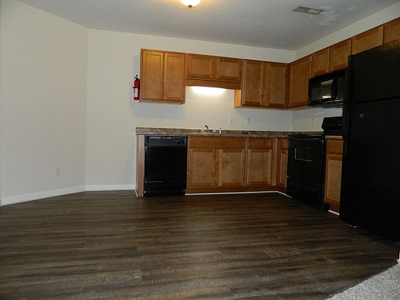 5th image of 520 Luxury Dr APT B
