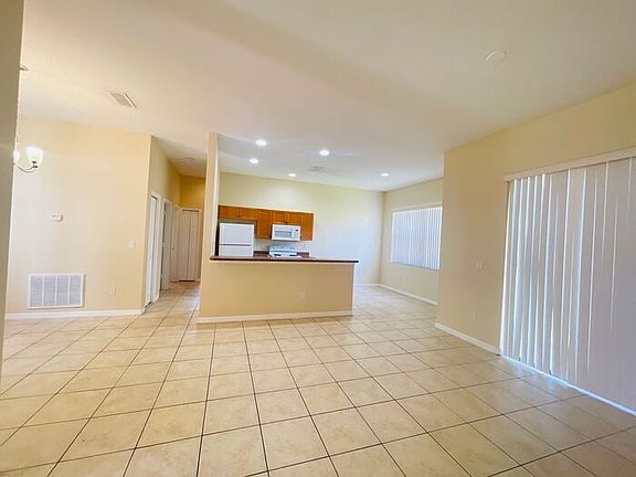 4th image of 404 Cinnamon Dr