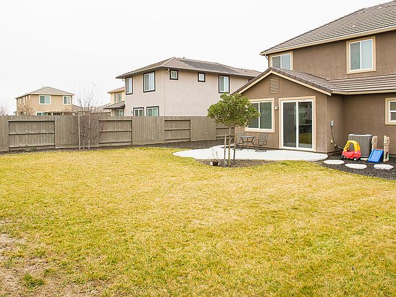 3rd image of 1088 Kirkhill Dr