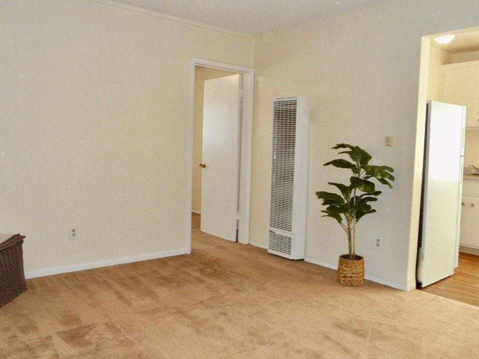 1st image of 5840-5860 Albemarle St #5860-06