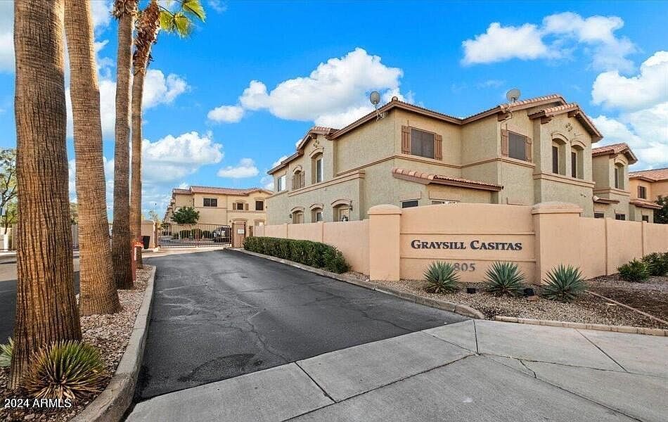 1st image of 805 S SYCAMORE -- #123