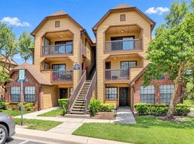 305 Lakepointe Dr, Altamonte Springs, FL