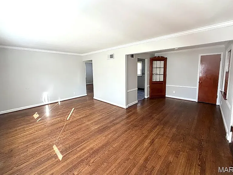 1033 Bakewell Dr — Photo 7