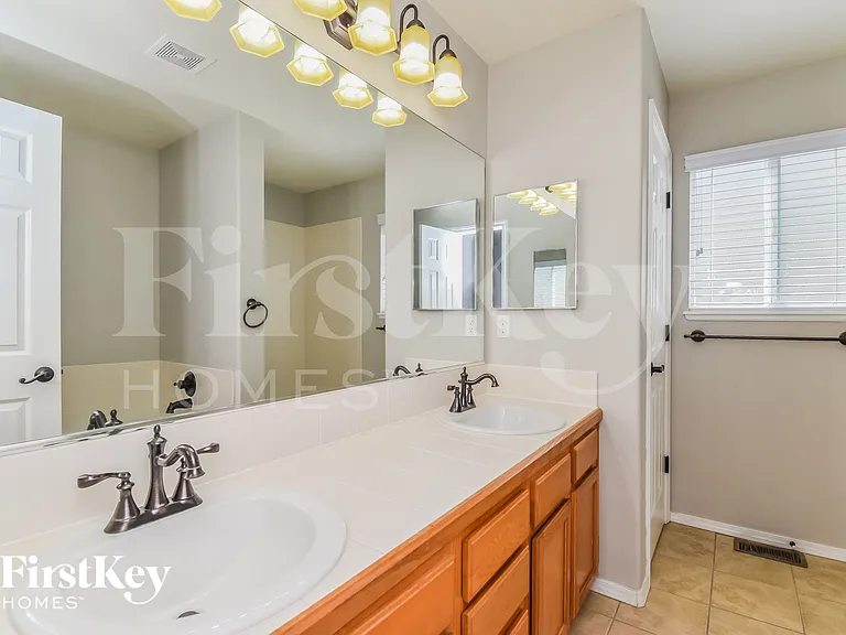 1749 Dewhirst Dr — Photo 11